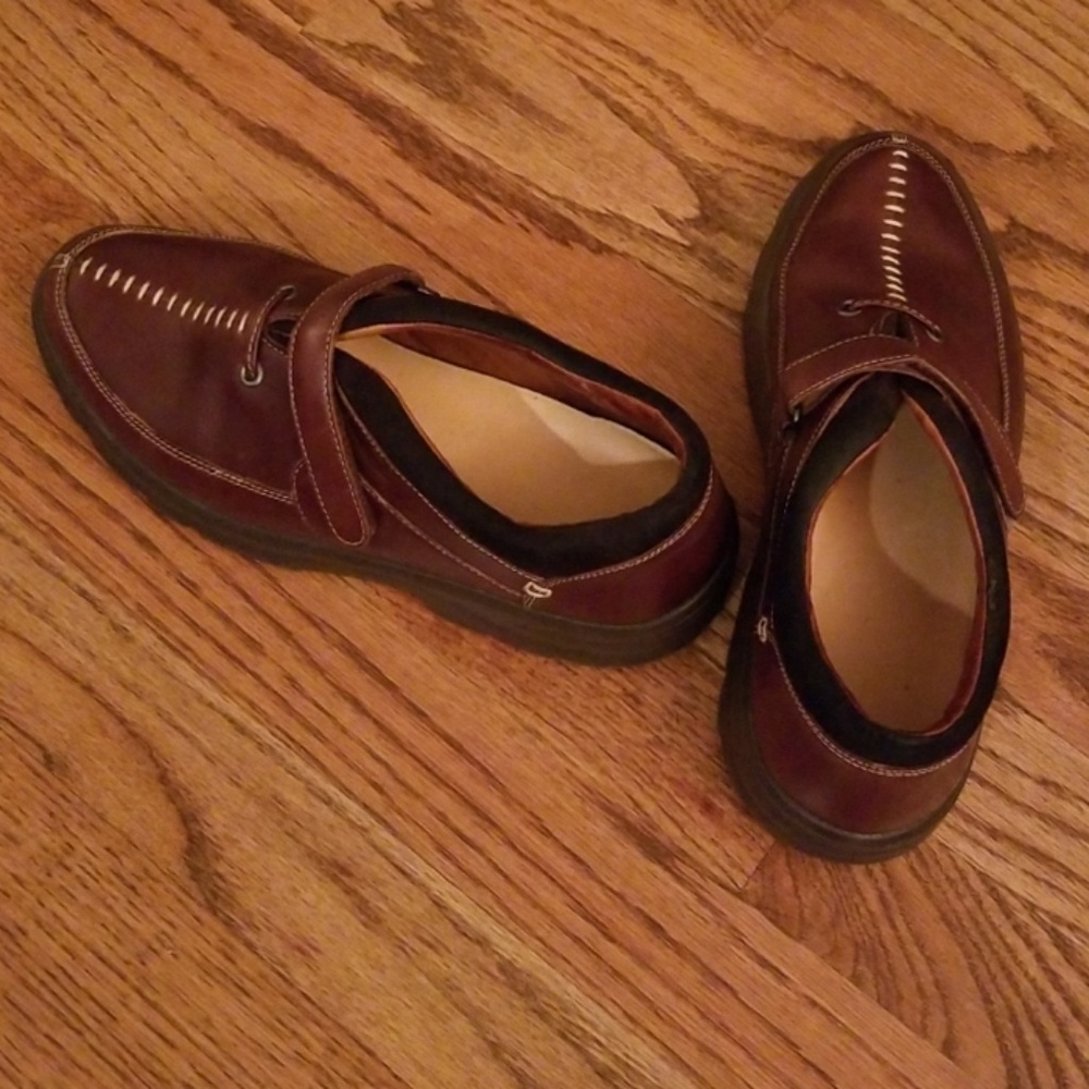Shoes - Picture 2 of 4
